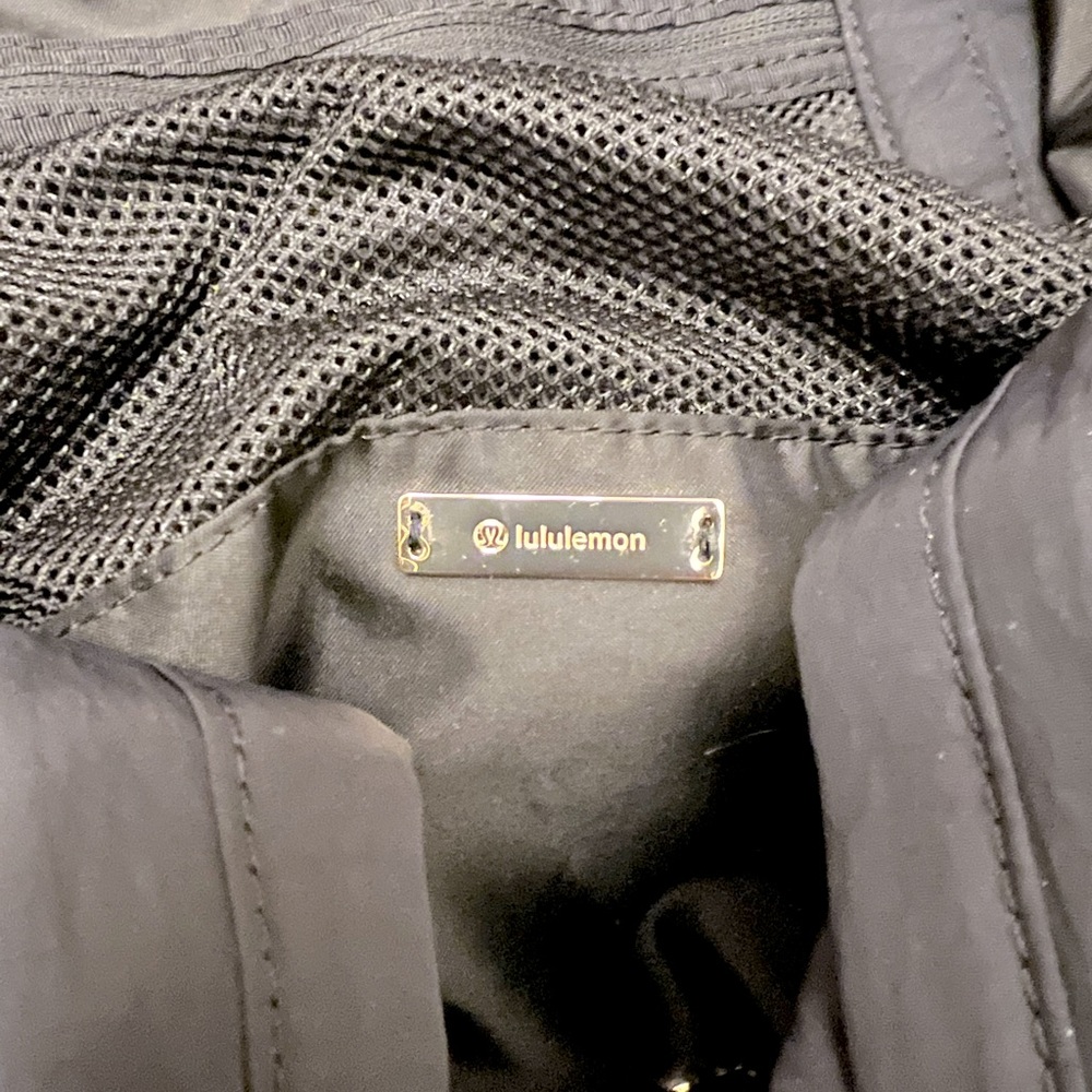 LULULEMON. tote bag. Black. Nylon. Perfect condition. - Picture 5 of 7